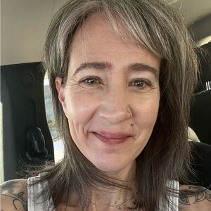 Meet your Posher, Crystal